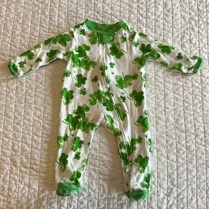 Burt’s Bees Baby Shamrock pajamas in size newborn